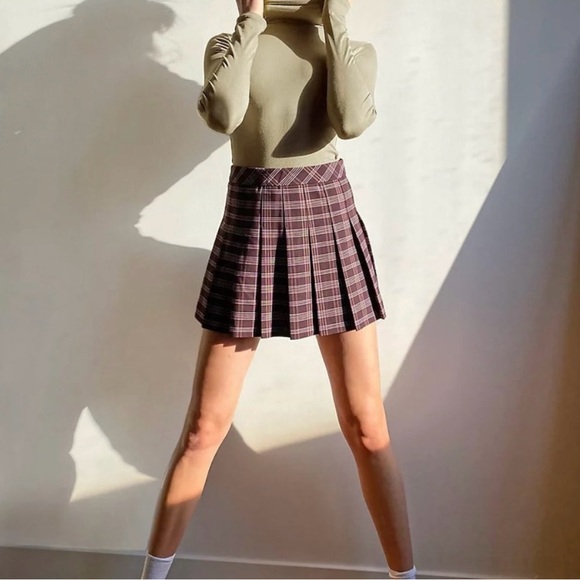 Aritzia Sunday Best Mini Skirt - Picture 4 of 4